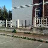 La recinzione del cortile � rotta